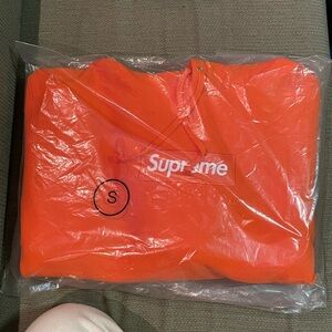 Supreme orange box logo sweatshirt 2024 size small